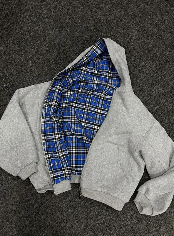 Minimalistischer Kapuzenpullover mit Reissverschluss