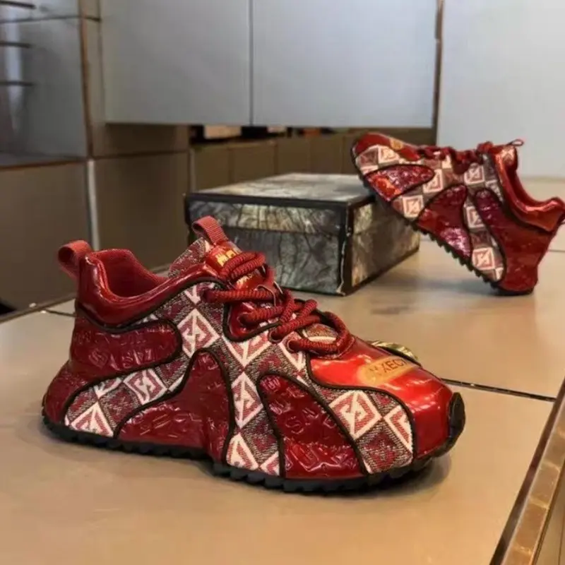 Mode-Sneaker mit Stickerei, dicksohlige Herrenschuhe
