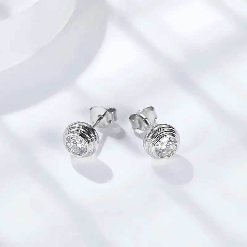 Moissanite-Ohrstecker «Éclat» · S925 Silber (0,5 / 1 Karat)