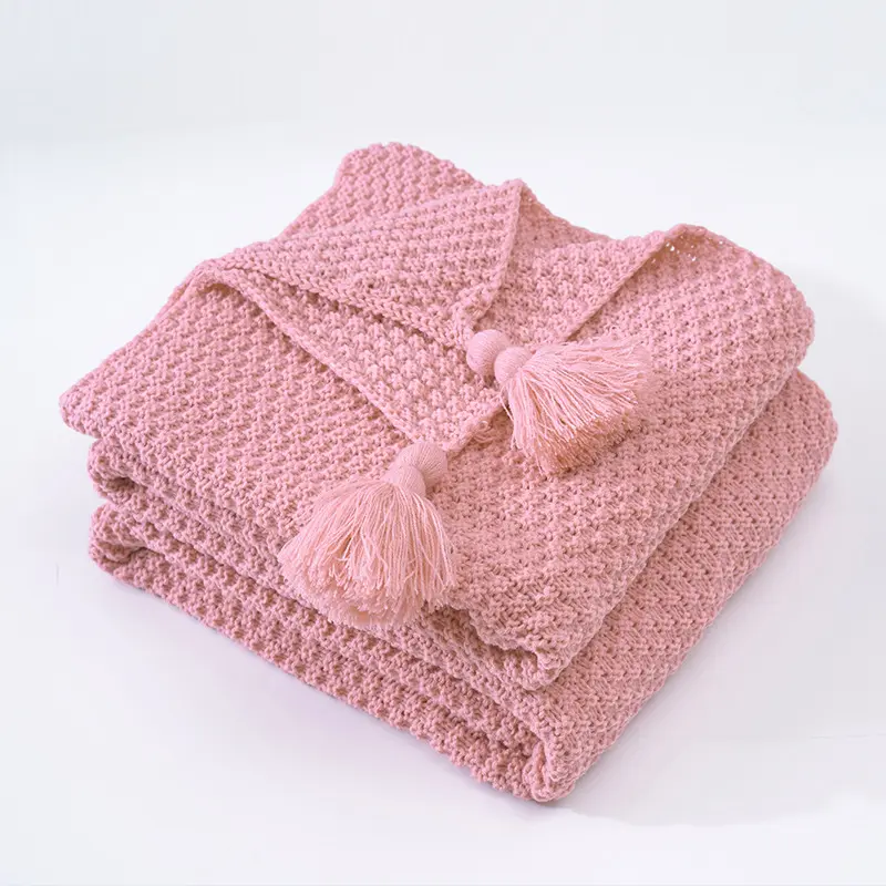 Nordische Strickdecke mit Pompons