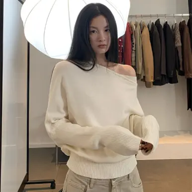 Off-Shoulder Rollkragenpullover aus Wolle