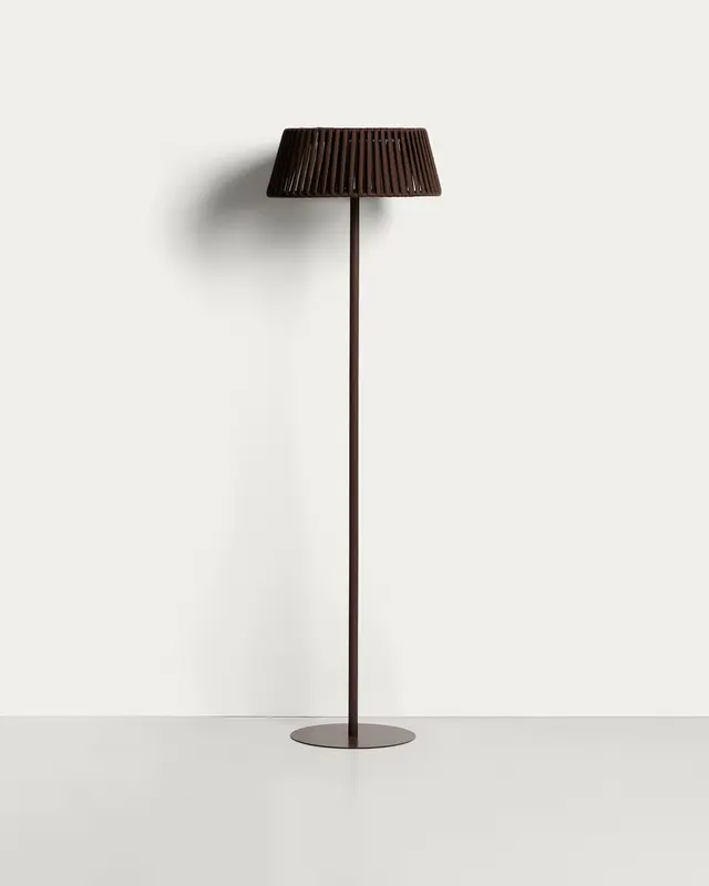 Outdoor-Solar-Stehlampe Aldet aus flachem Seil mit braunem Metallfuss, Ø 46 cm