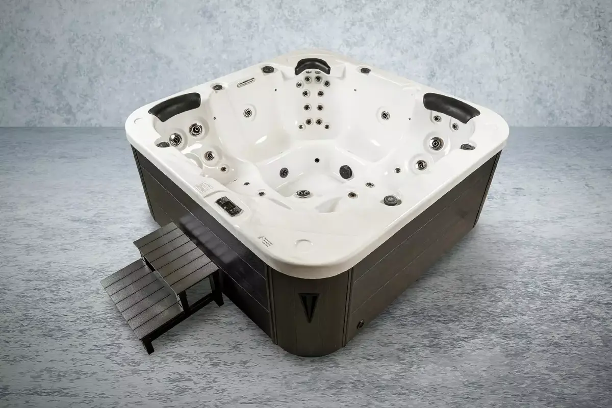 Outdoor Whirlpool, Jacuzzi, Hot Tub schwarz / weiss Modena USA