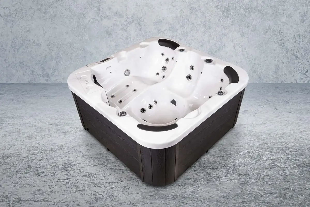 Outdoor Whirlpool, Jacuzzi schwarz / weiss Milano USA