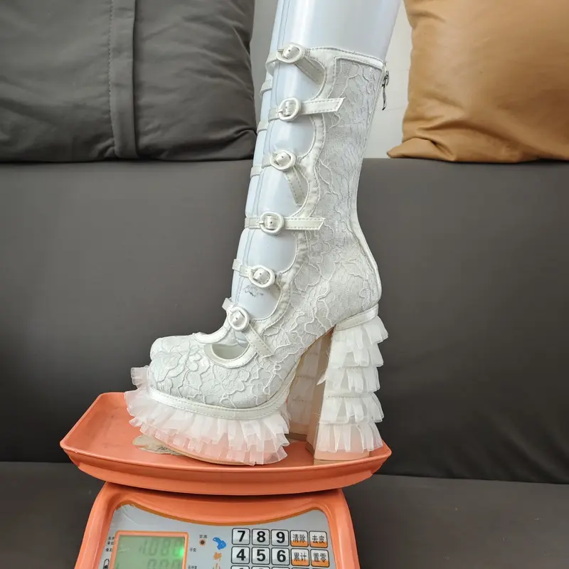 Overknee-Stiefel mit Chunky-Heel und Plateau