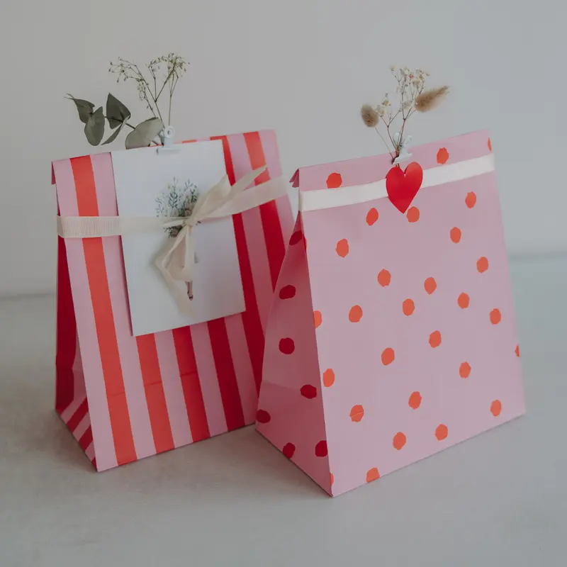 Papiertüten Streifen & Punkte Rosa in Grösse M oder S