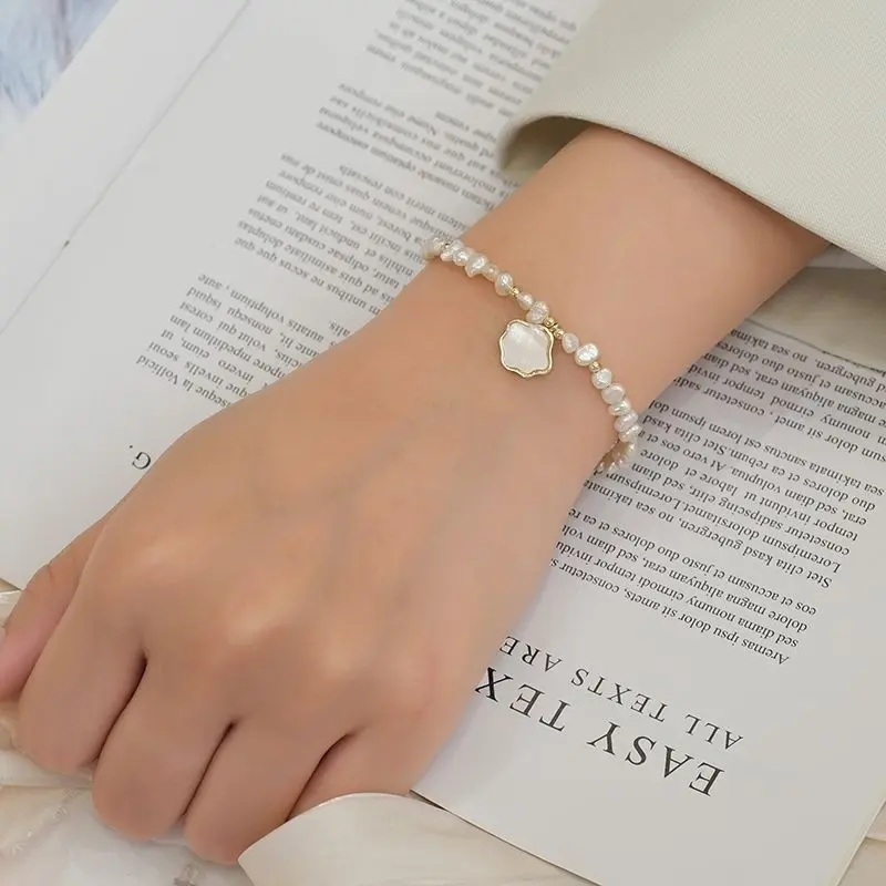 Perlenshalskette mit Muschelarmband
