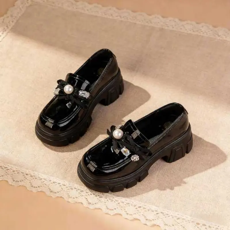 Plateau Loafers mit Perlen und Kristallen