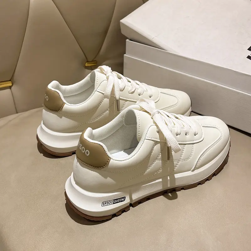 Plateau-Sneaker zum Schnüren
