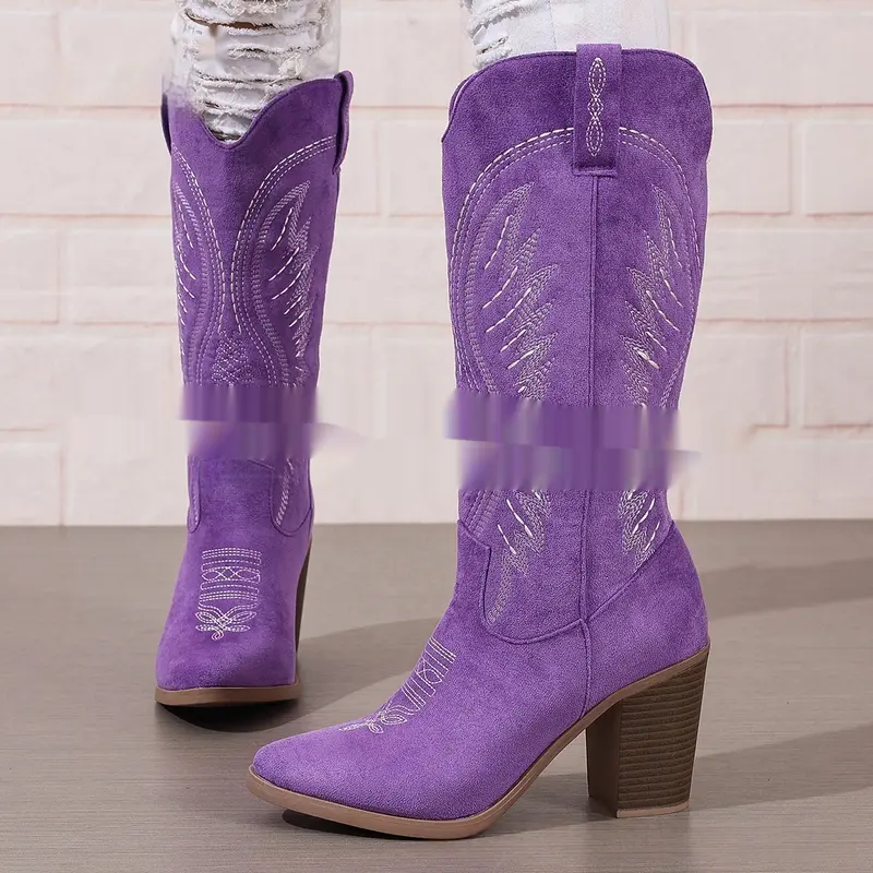 Pointed Mid-Heel Denim Boots mit Blumenstickerei