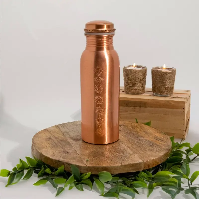 Reine Kupferwasserflasche 7 Chakren mattes Finish ± 750 ml – Handgefertigte Ayurveda Kupferflasche