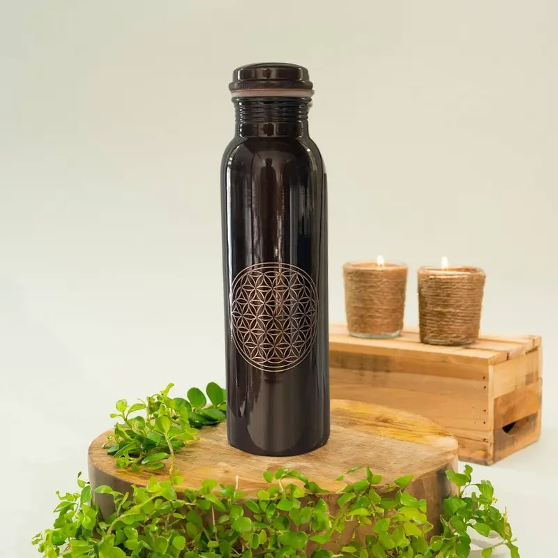 Reine Kupferwasserflasche Blume des Lebens Antik – 950 ml | Handgefertigte Ayurveda Kupferflasche