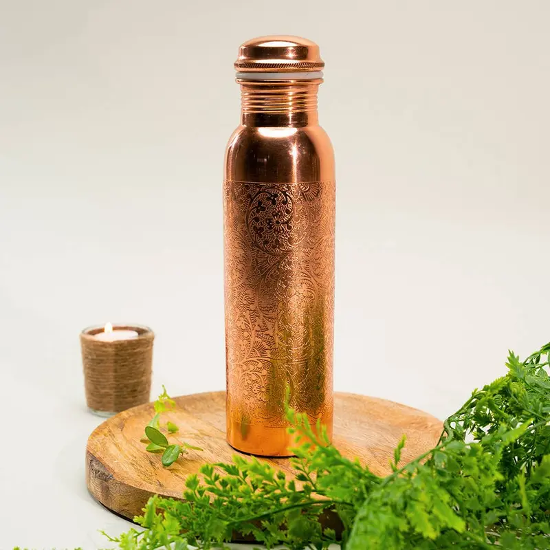 Reine Kupferwasserflasche Blumenmuster ± 950 ml – Handgefertigte Ayurveda Kupferflasche