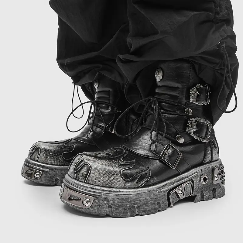 Retro-Punk-Schuhe mit Metall-Details