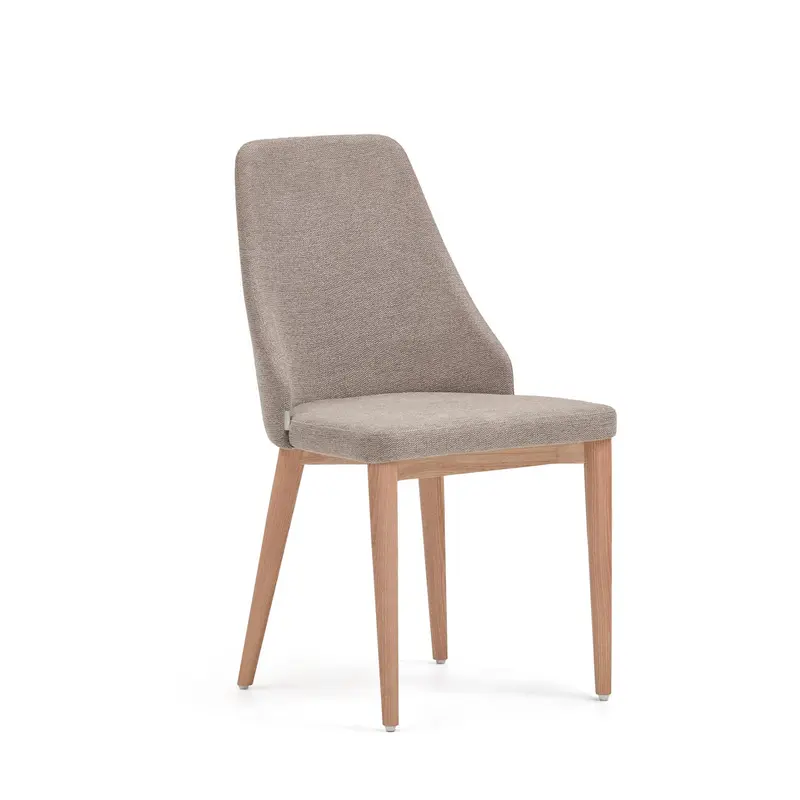 Rosie Stuhl aus brauner Chenille mit Beinen aus massiver Esche mit natürlichem Finish