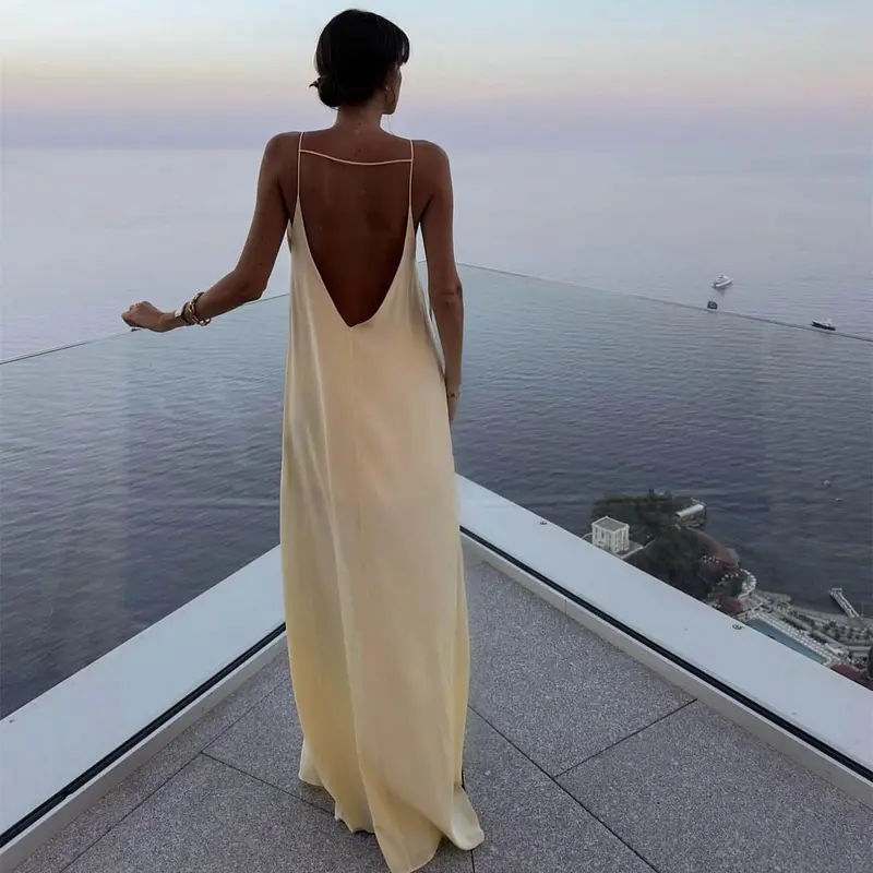 Rückenfreies Satin-Maxikleid