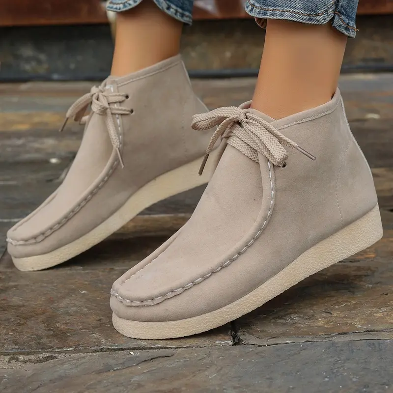 Rundspitzige Knöchelboots mit Stitch-Detail