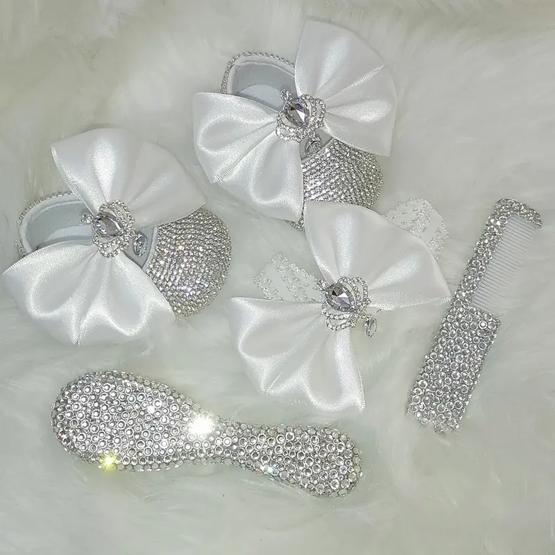 Schnürschuhe mit Haarband und Strass