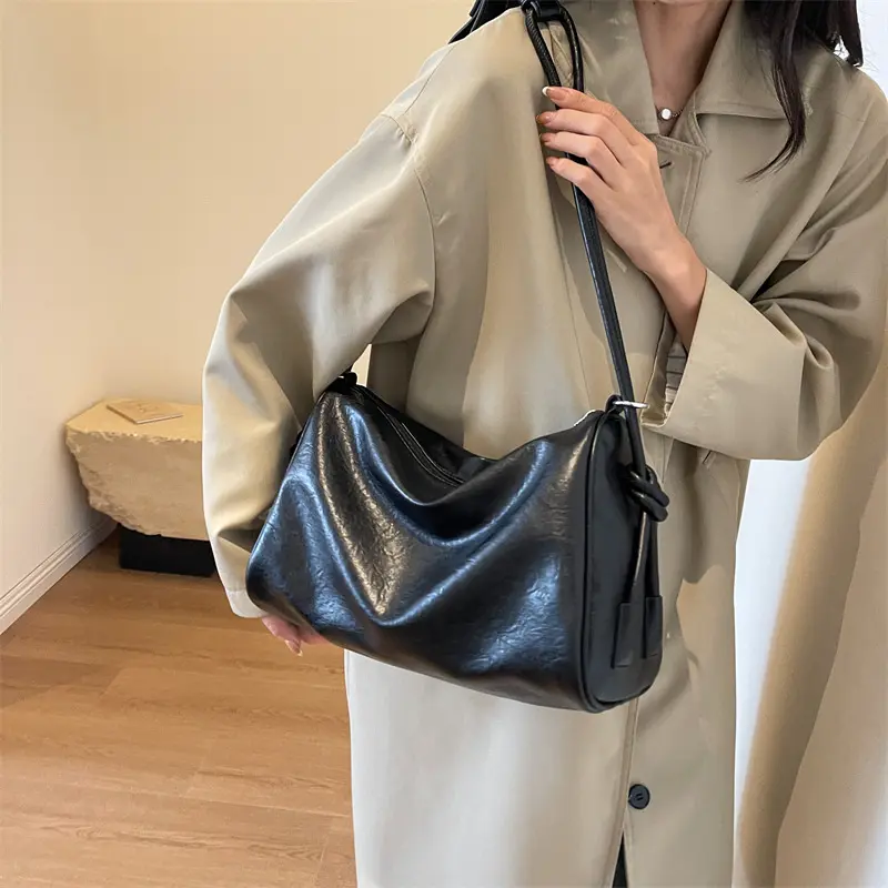 Schultertasche «Ombra» – weiches Leder, schwarz