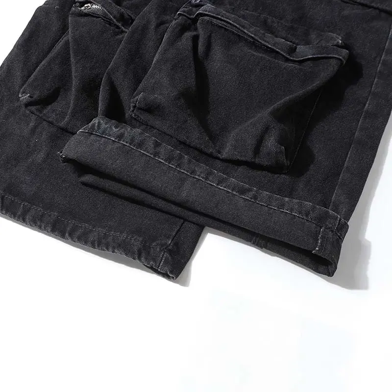 Schwarze Cargo-Hose mit mehreren Taschen