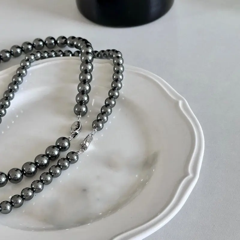 Schwarze Perlenkette