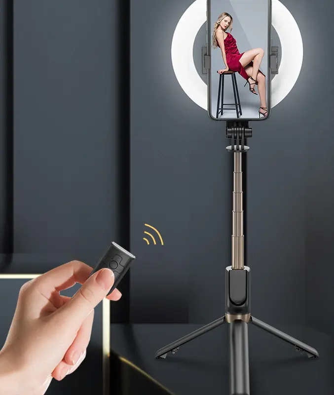 Selfie-Stativ mit Farblicht & Bluetooth