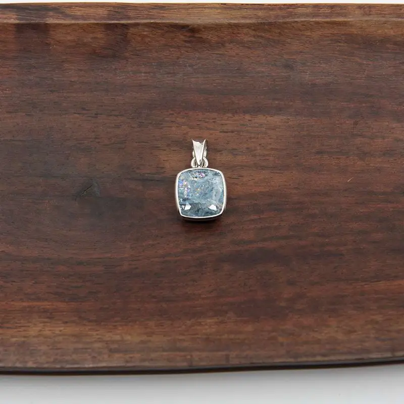 Silberschmuck-Anhänger „Aquamarin“ – Symbol der Klarheit und inneren Ruhe