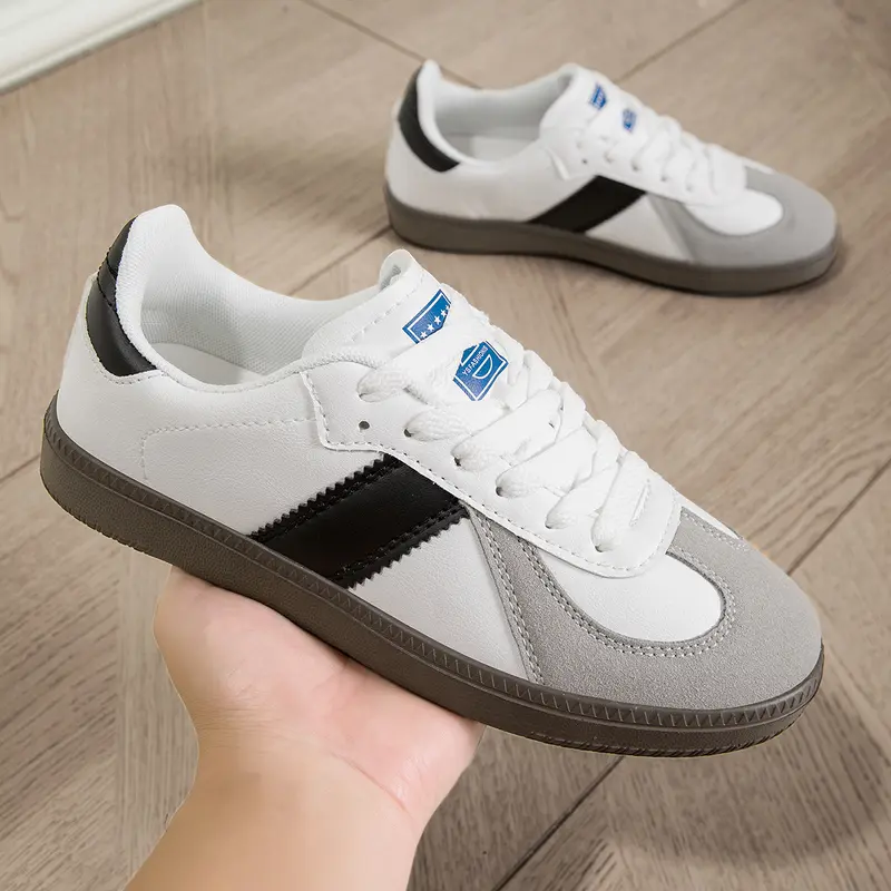 Sneaker mit Leoparden-Print und Schnürung