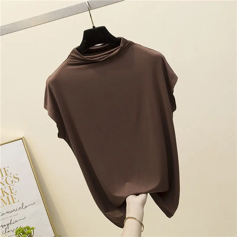 Sommerliches Slimming-Top mit Halbkragen