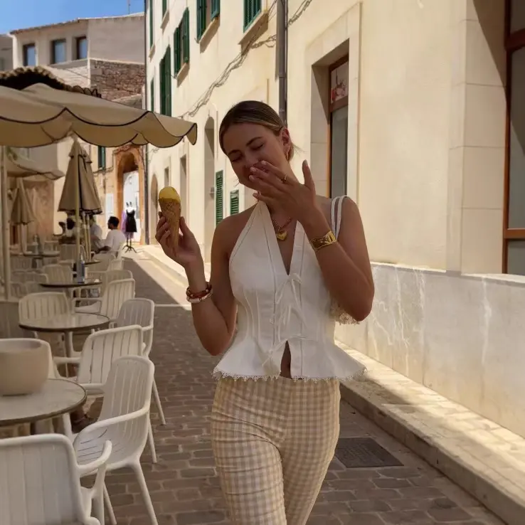 Spitzen-Bluse mit Schleife · Damen, Patchwork-Design (Sommer 2026)