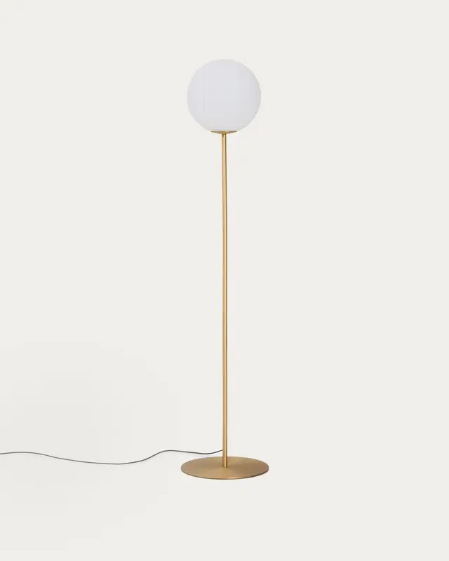 Stehlampe Brisia aus Metall mit gebürstetem Messing-Finish und einer mattierten Glaskugel Ø 30 cm