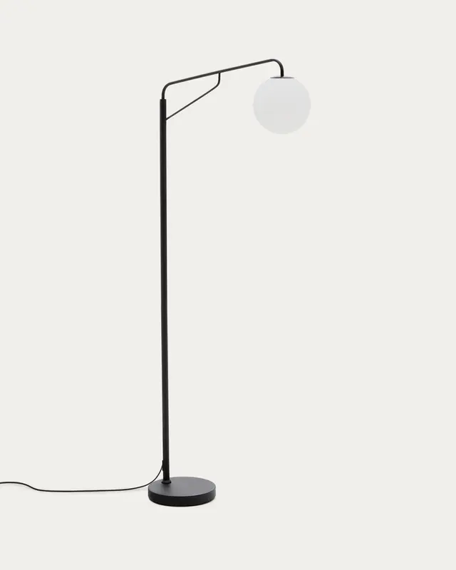 Stehlampe Eilo aus schwarzem Stahl mit Kugel aus mattiertem Glas
