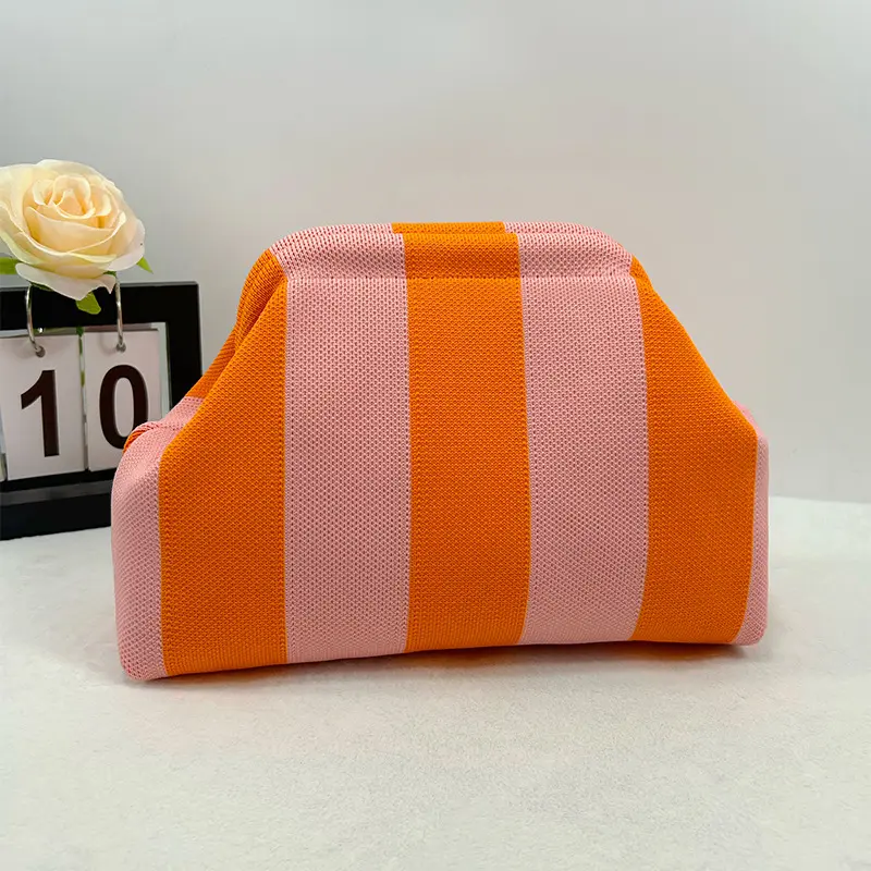 Strick-Clutch «Riva» – Streifen, weicher Griff