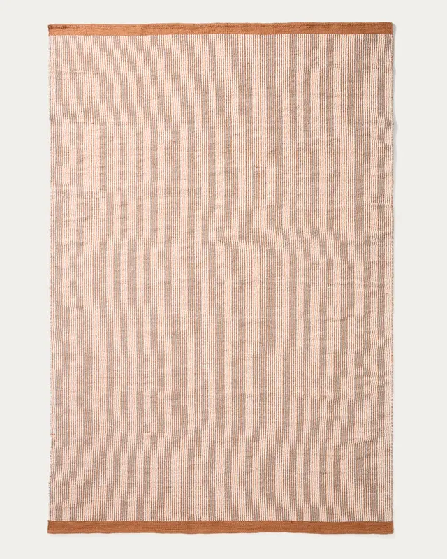 Teppich Tinei aus 100 % PET mit orangefarbenen Streifen, 200 x 300 cm