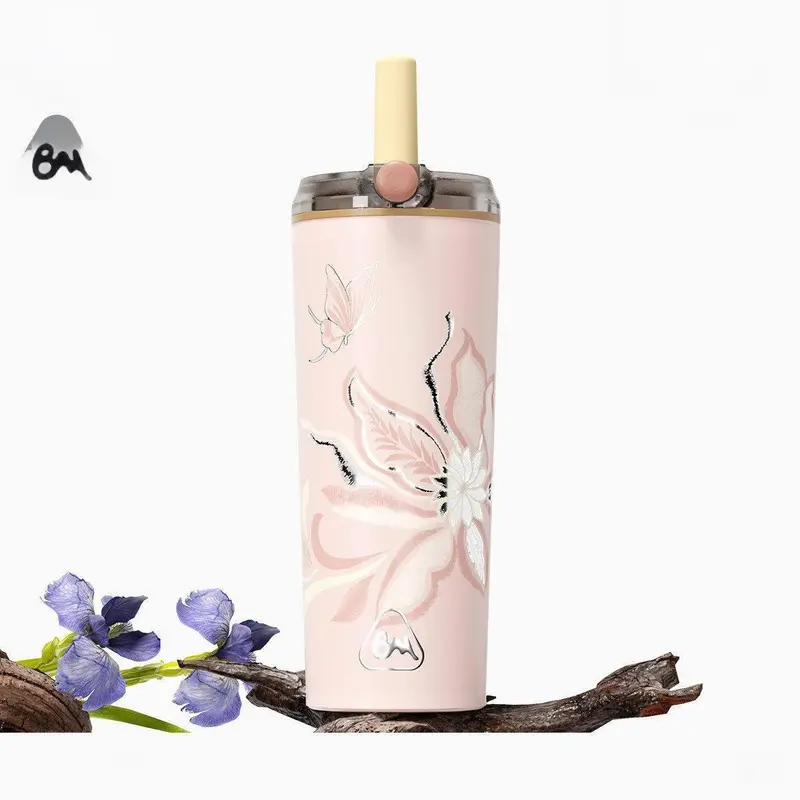 Titan-Trinkflasche mit Strohhalm, 660 ml