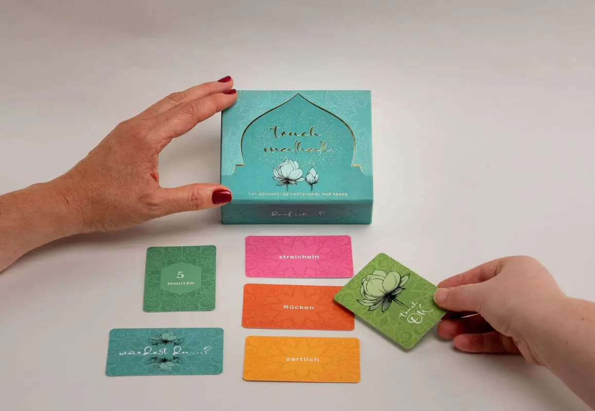 Touch Ma(ha)l Berührungs-Coaching in a Box Spiel (Limited Edition) - Erotisches Spiel für Paare & Beziehung