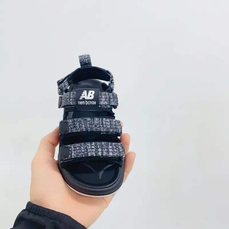 Trendige Farbblock-Sandalen für Kinder