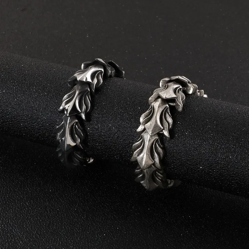 Trendiges Titan-Armband mit Skelett-Kette
