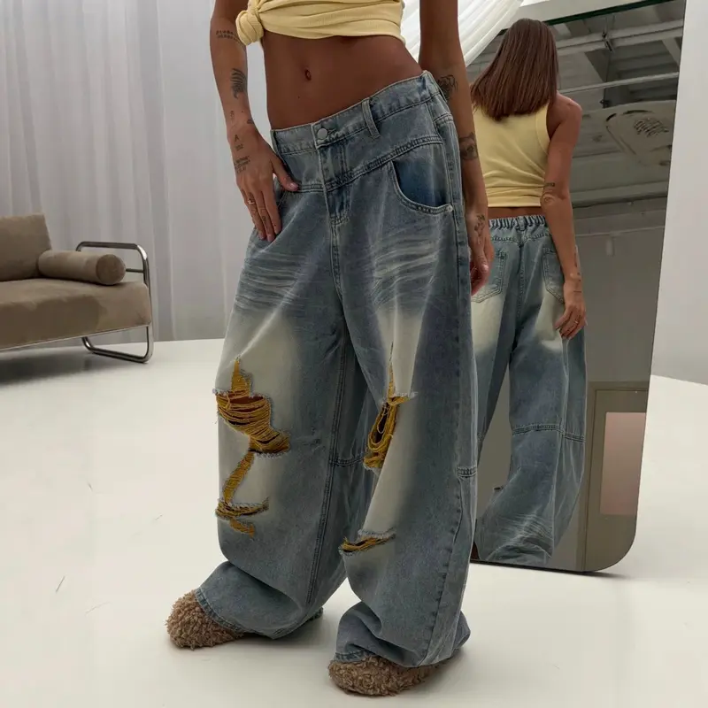 Trendy Jeans mit Rissen