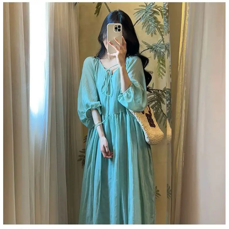 V-Ausschnitt Midi-Kleid