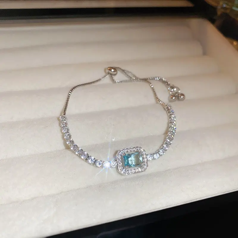 Vergoldetes Armband mit bunten Zirkonia