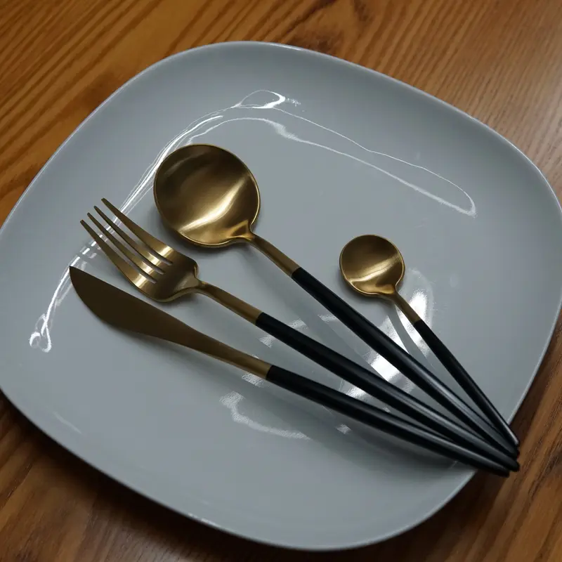 Verona Besteckset Schwarzgold 16 teilig