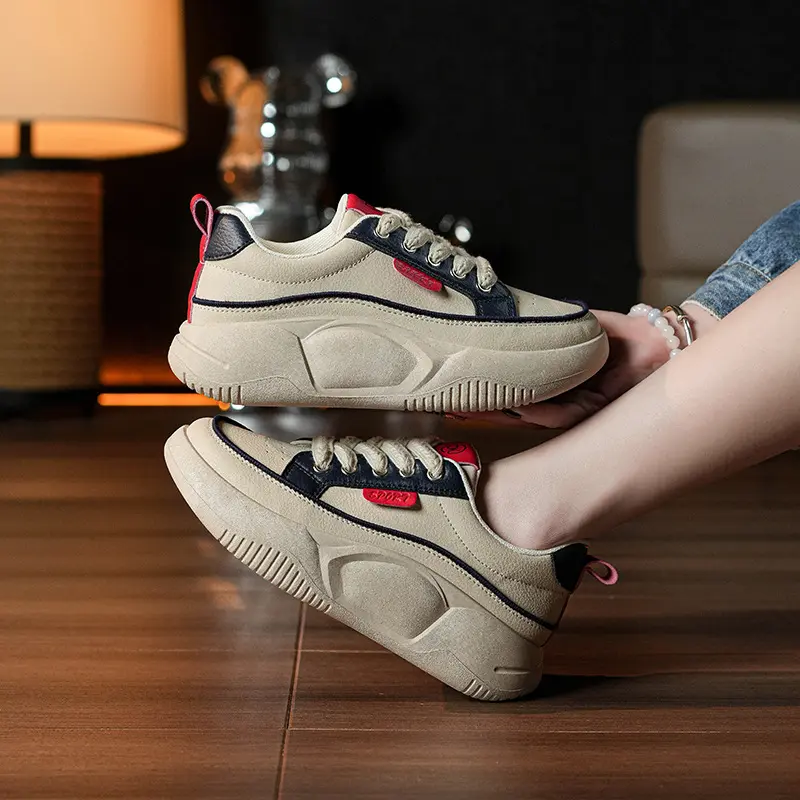 Vielseitige Dad Shoes mit runder Zehenpartie