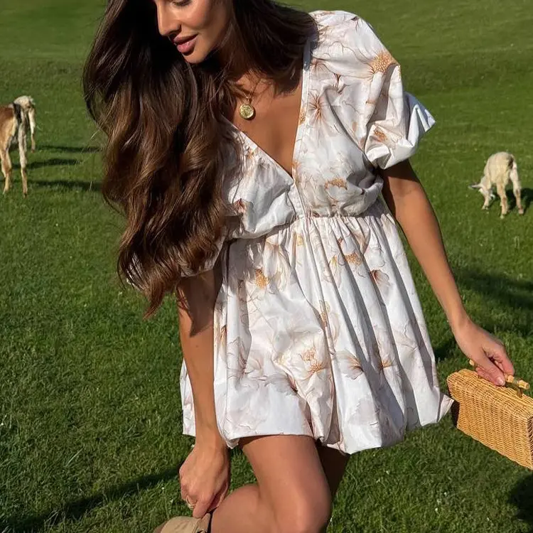 Voluminöses Mini-Kleid mit Puffärmeln