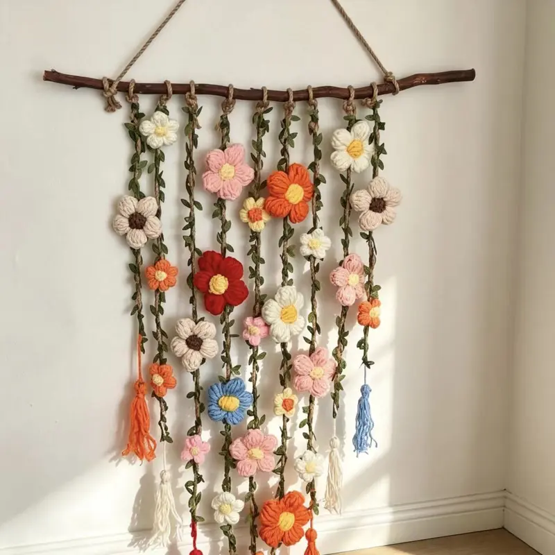 Wandbehang mit handgewebten Blumen & Quasten