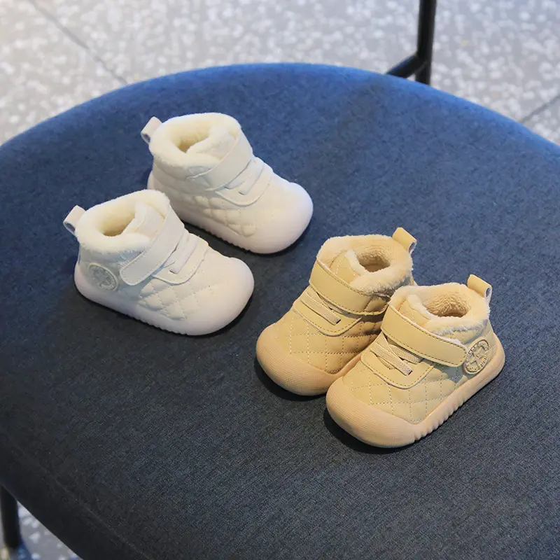 Warme Kinderstiefel mit Fleecefutter und nicht rutschenden weichen Soh