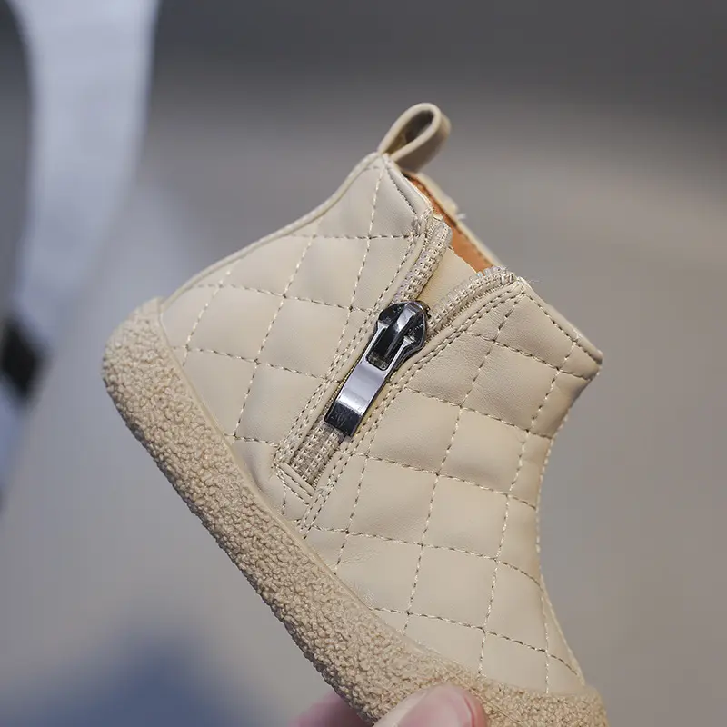Wärmende Schneestiefel für Kinder