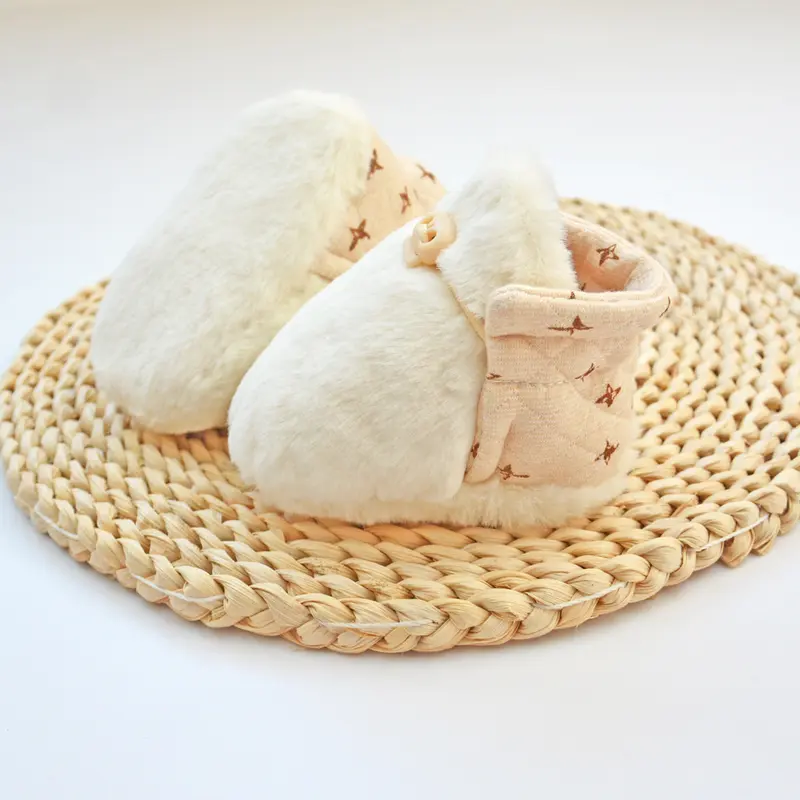 Weiche Babyschuhe aus Plüsch
