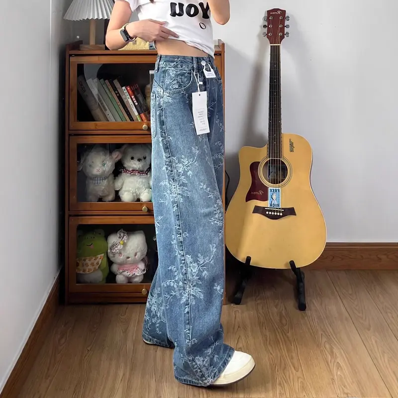 Weit geschnittene, geradlinige Hosen im Retro-Stil